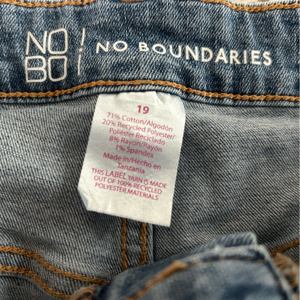No Boundaries Denim Blue Rolled Hem Women's Shorts - Picture 3 of 3